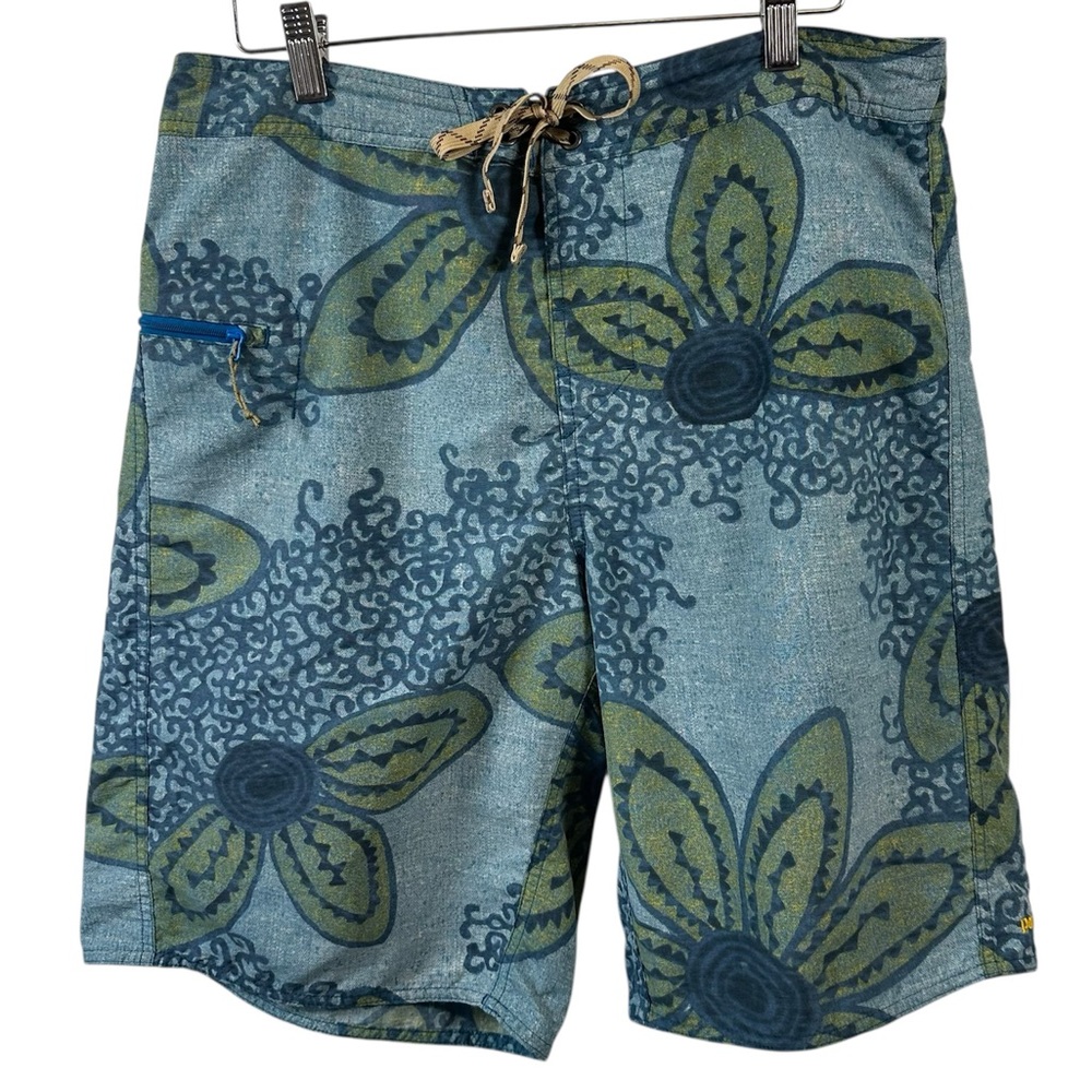Patagonia Wavefarer Board Shorts Men’s Size 34 Blue Floral Print Zip Pocket